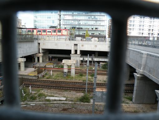  recouvrement progressif des voies ferrées dans le quartier des Grands moulins